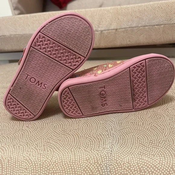 Toms toddler shoes size 6 - Picture 3 of 4